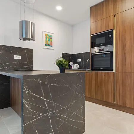 Lam Jegeho Alej - Jacuzzi - Free Parking Apartamento *